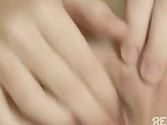 luder befriedigt sich selbst