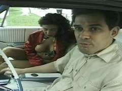 Altes Paar fickt im PKW