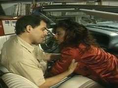 Altes Paar fickt im PKW